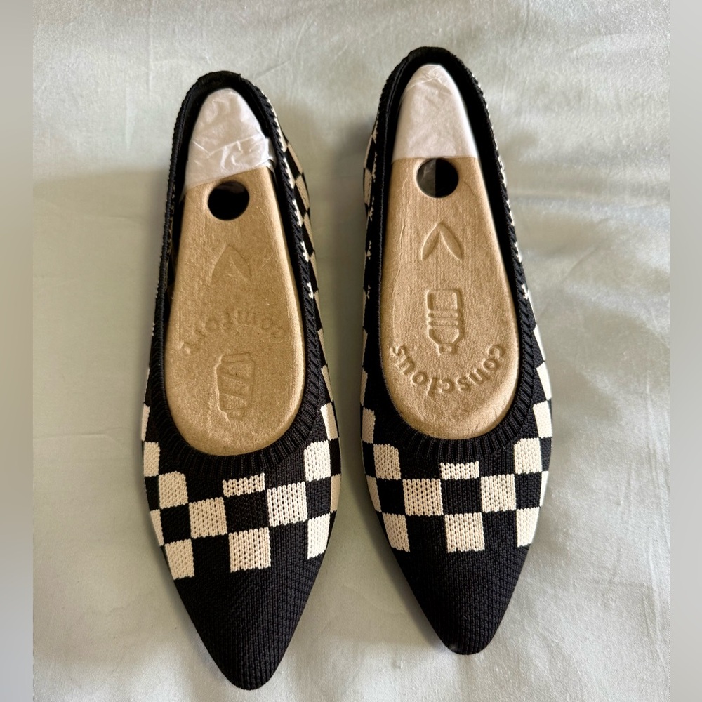 Pointed-Toe Ballet Flats (Aria 5°)